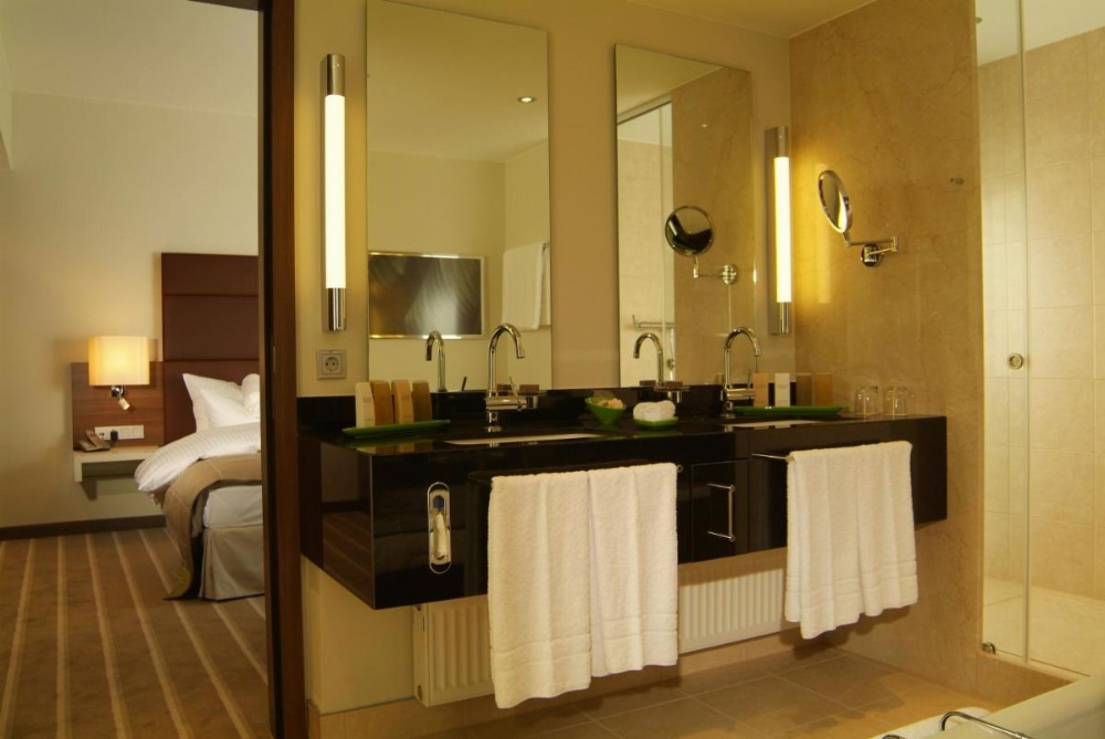 Room image 2