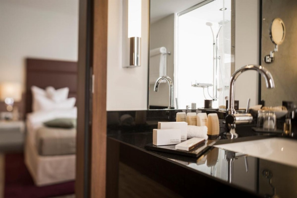 Room image 4
